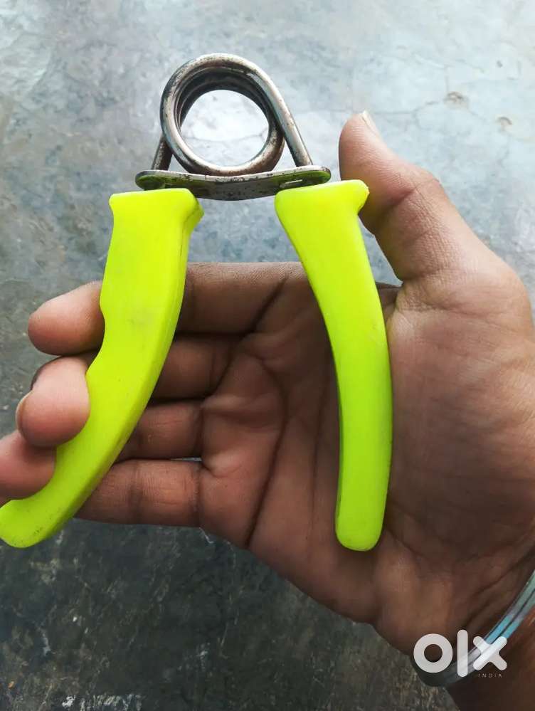 Hand gripper in green colour with Plastic Grip