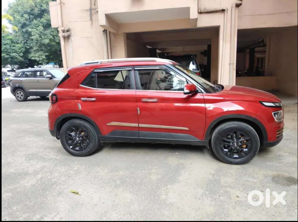 Hyundai Venue 2022 Petrol 61500 Km Driven