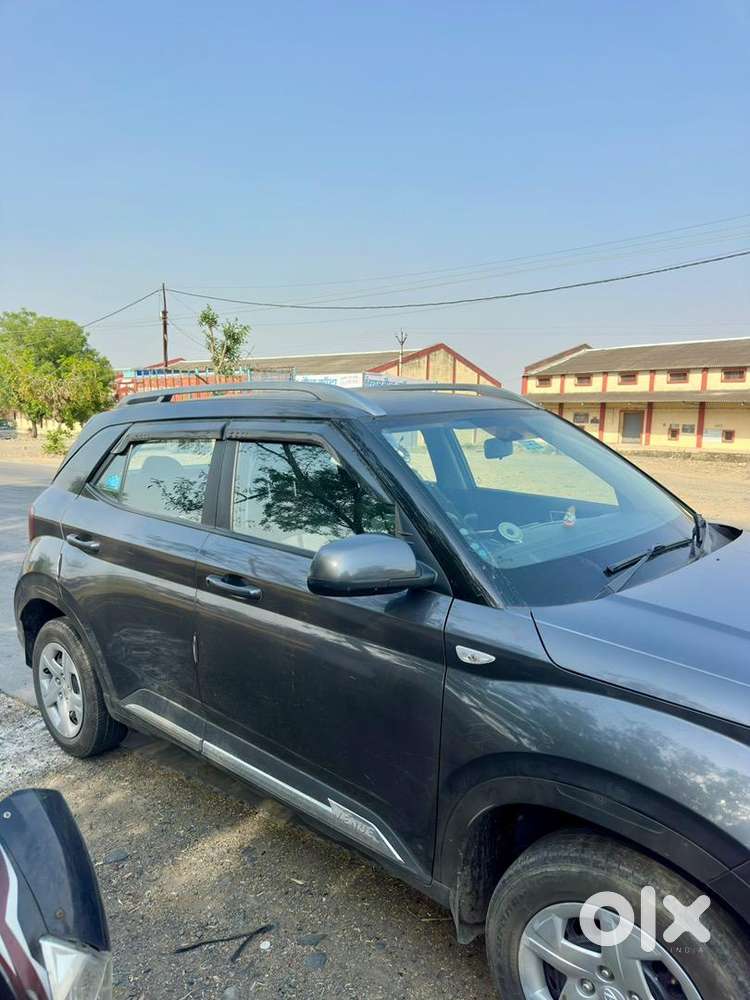 Hyundai Venue 2022 Petrol Well Maintained
