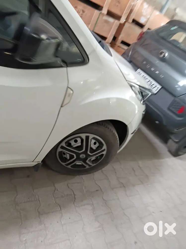 Tata Altroz Xe 2020