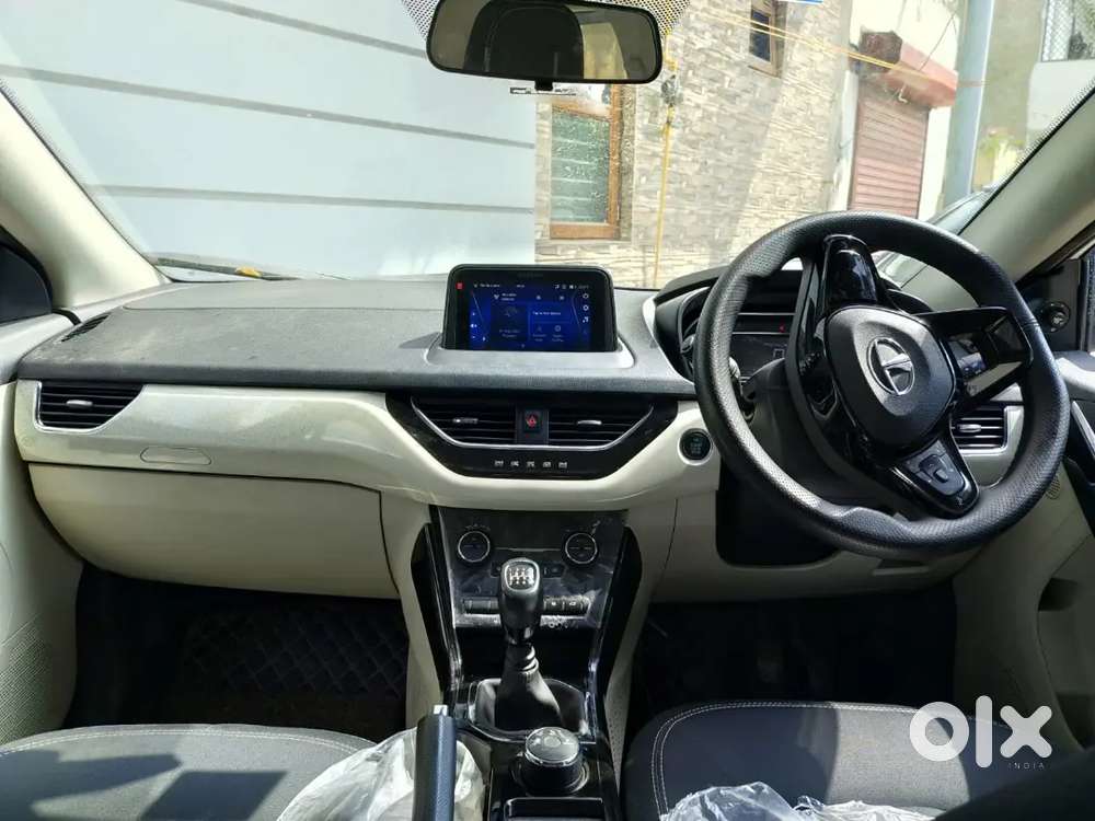 Tata Nexon Xz+ Petrol