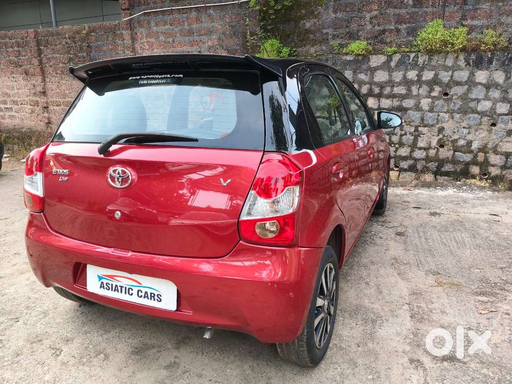 Toyota Etios Liva V Dual Tone, 2016, Petrol
