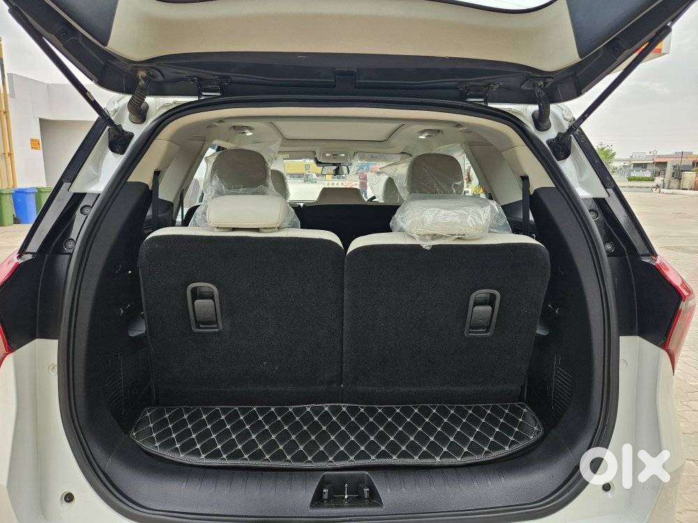 Mahindra Xuv700 2.2 Ax 7 Diesel Mt Str, 2025, Diesel