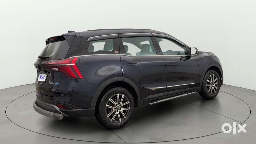 Mahindra Xuv700 2.0 Ax 5 Petrol Mt 7 Str, 2023, Diesel