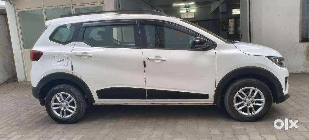 Renault Triber Rxt, 2022, Petrol