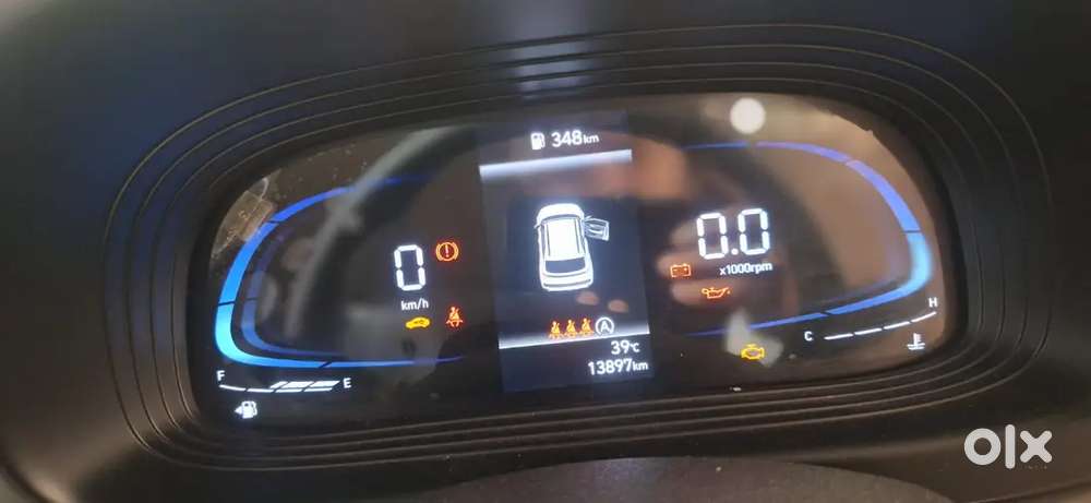 Hyundai Venue 2023 Petrol 13897 Km Driven Showroom Condition