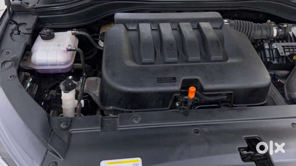 Mahindra Xuv700 2.0 Ax 5 Petrol At Str, 2025, Petrol