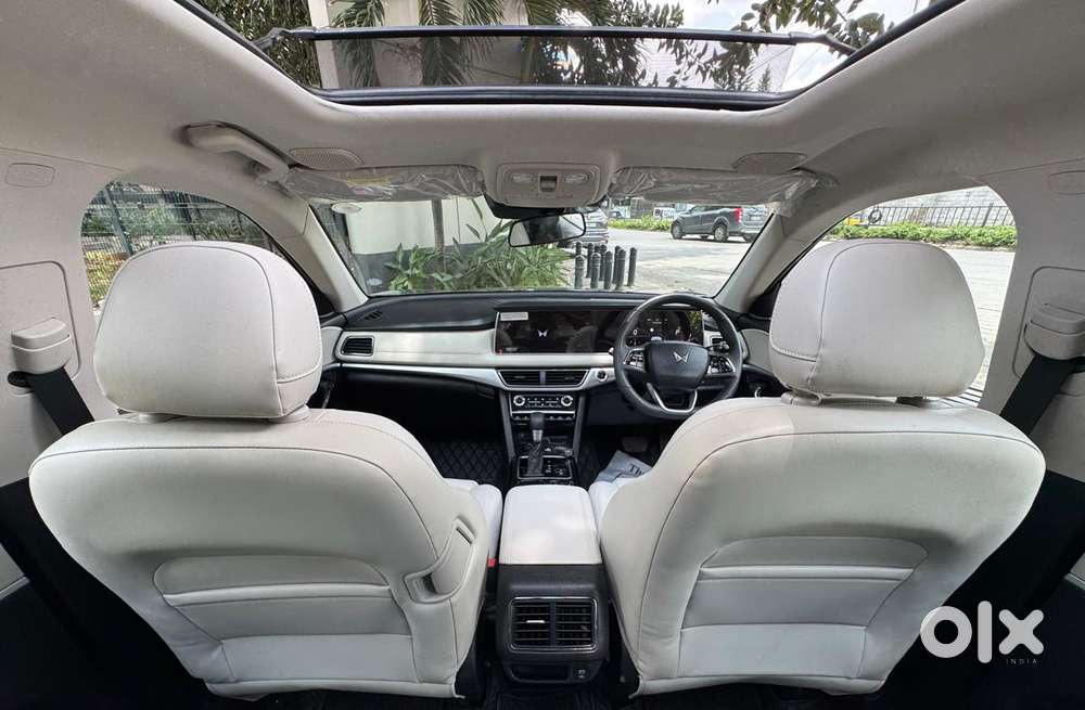 Mahindra Xuv700 2.2 Ax 7 Diesel At Str, 2024, Diesel