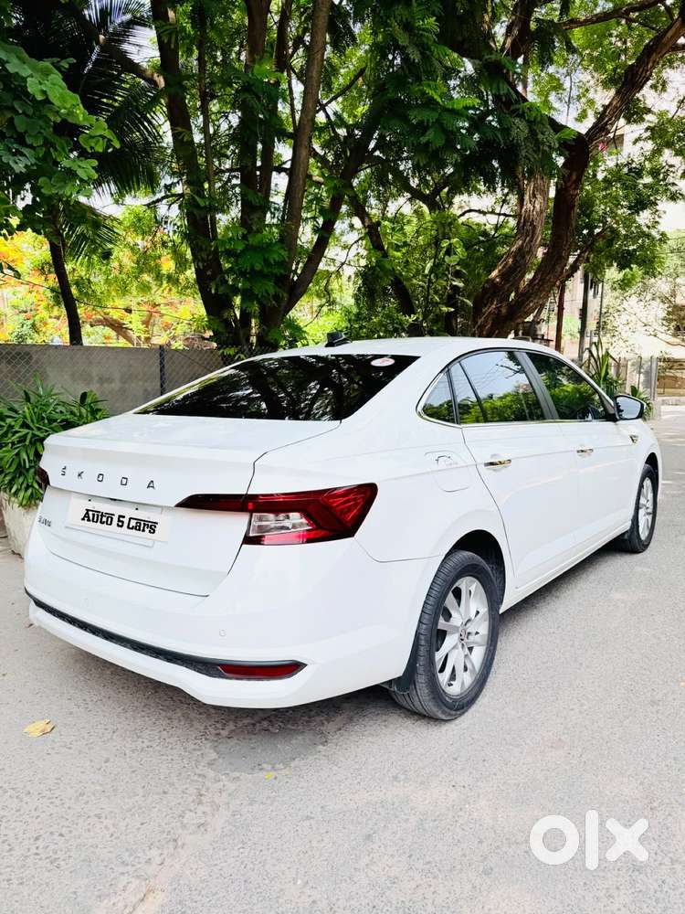 Skoda Slavia Ambition 1.0l Tsi At, 2023, Petrol