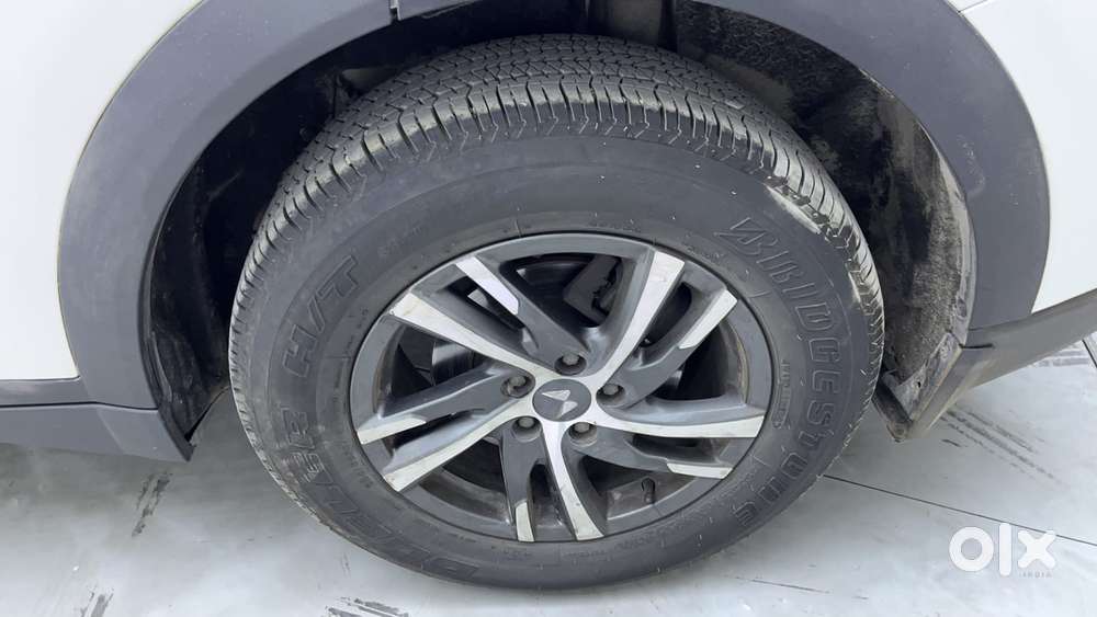 Mahindra Xuv700 2.0 Ax 5 Petrol At Str, 2021, Petrol