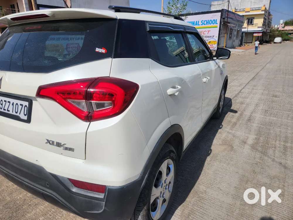 Mahindra Xuv300 2023 Petrol Well Maintained