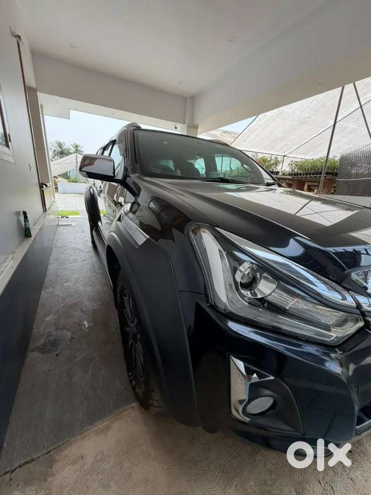 Isuzu V-cross Prestige 2021
