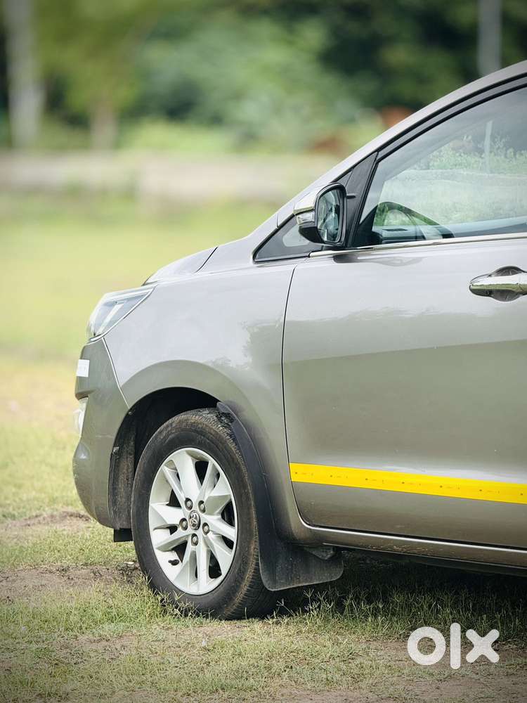 Toyota Innova Crysta 2.4 G Mt 8s, 2019, Diesel