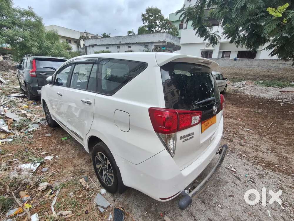 Toyota Innova Crysta 2.4 G Plus 2025