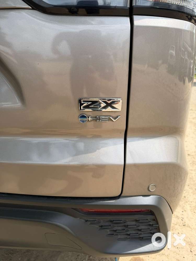 Toyota Innova Hycross 2.0 Zx (o) Hybrid 7 Str, 2025, Petrol