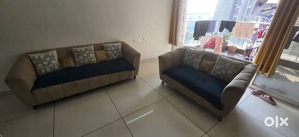 Royal Oak Sofa Set (3+2) for Sale at ₹14,000