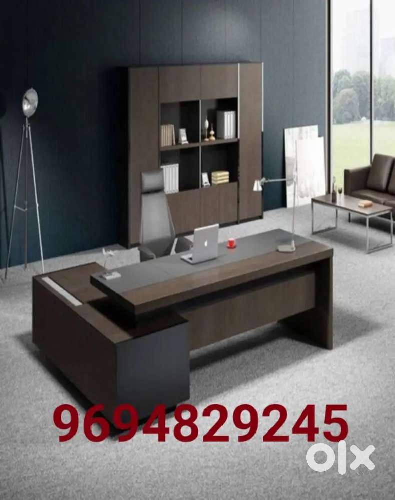 Executive stylish office table boss table Other Household Items