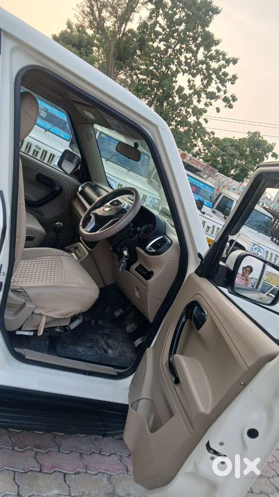 Mahindra Bolero Neo N8, 2021