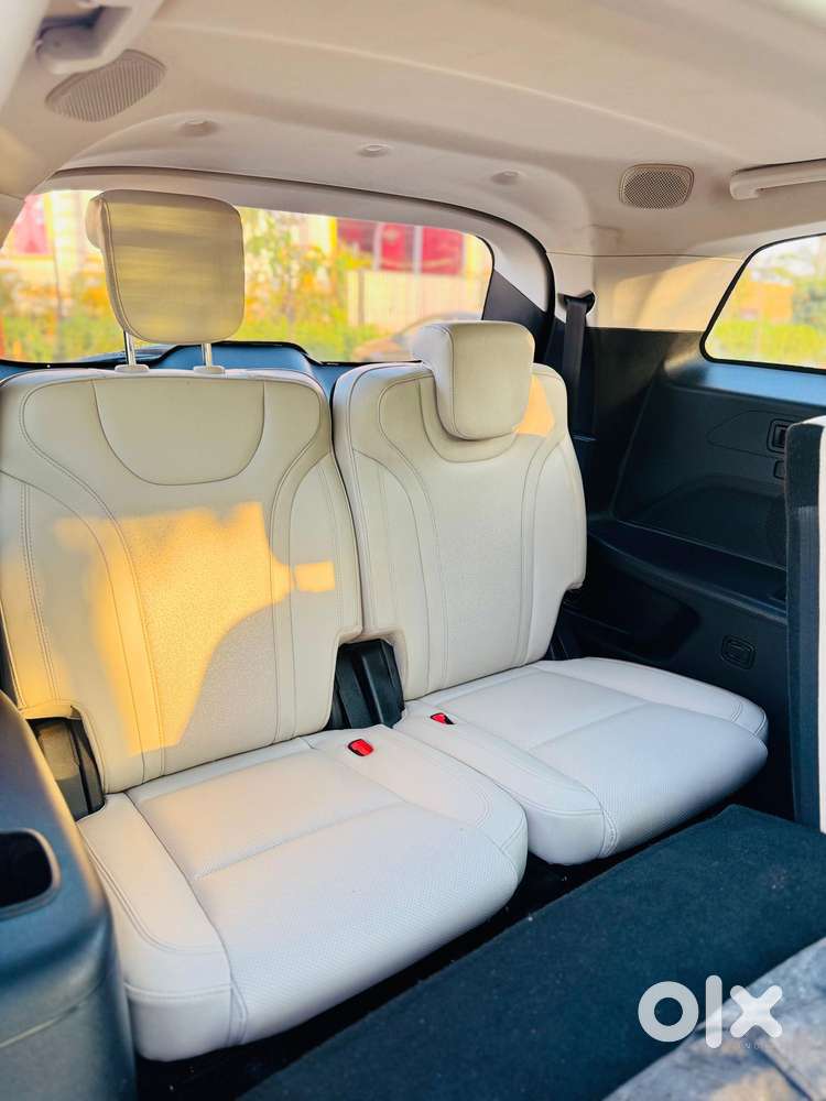 Mahindra Xuv700 2.2 Ax 7 Diesel At Luxury Pack Str Awd, 2022, Diesel