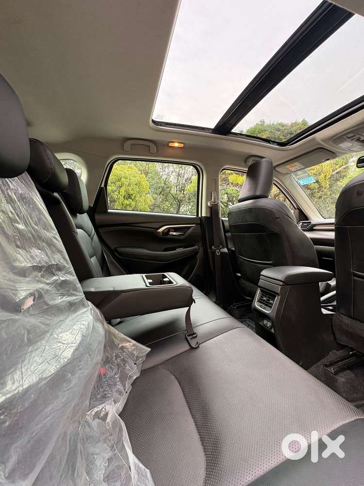 Maruti Suzuki Grand Vitara 1.5 Alpha Plus Intelligent Hybrid Ecvt, 2..