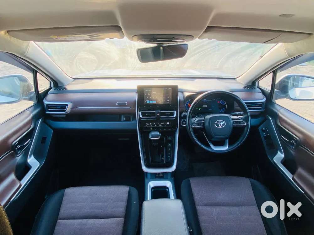 Toyota Innova Hycross 2023 Petrol 80000 Km Driven