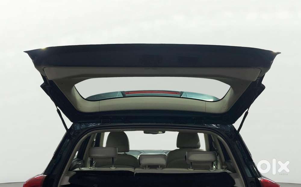 Mahindra Xuv300 1.2 W8 (o) Amt Petrol, 2021, Petrol