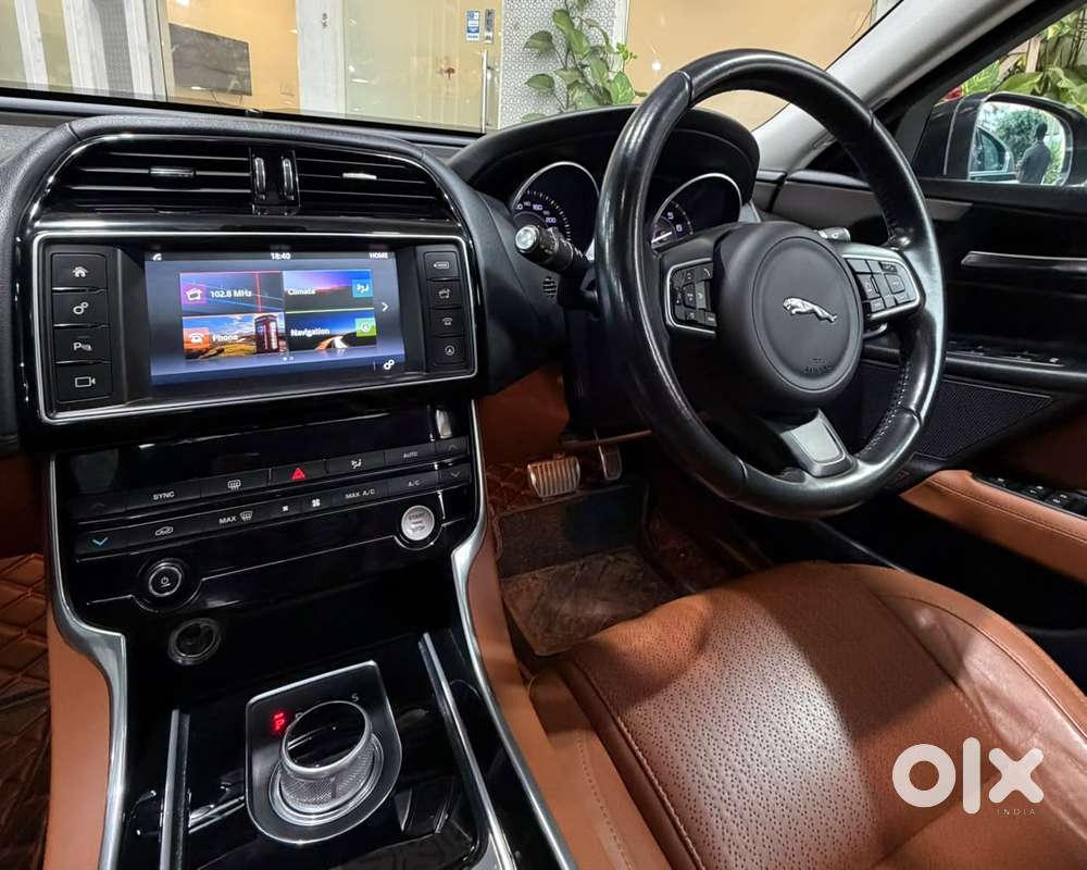 Jaguar Xe Portfolio, 2016, Petrol