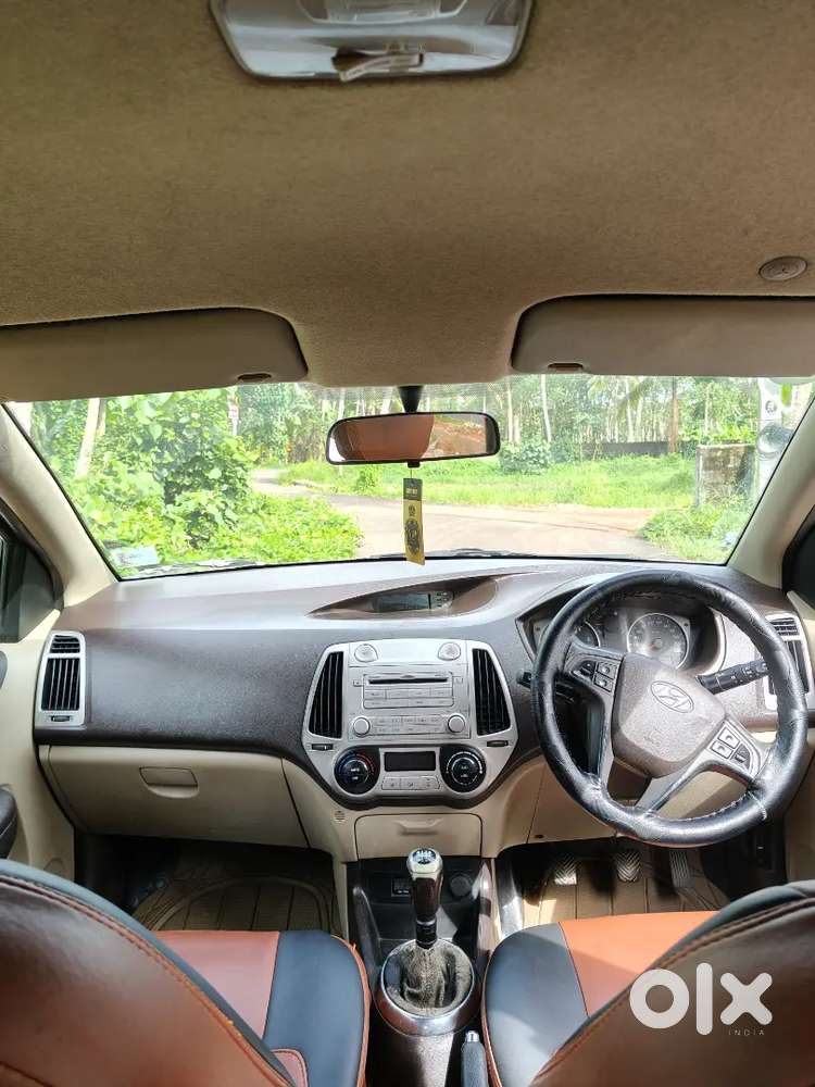 *i20 1.4 Sportz
 *2012 Model
*asking Price:2,50,000
*price Negotiable