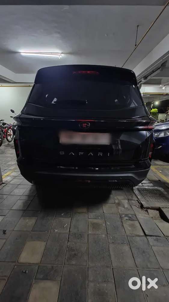 Tata Safari Dark Edition Diesel At With Sunroof 2025