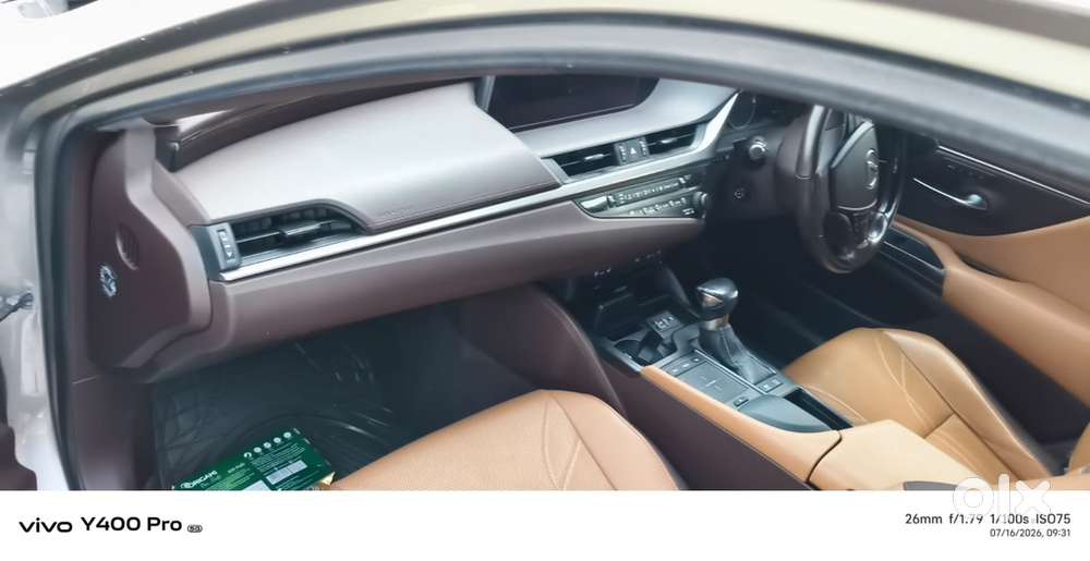 Lexus Es Hybrid 2019 Cbu, Vip Num, 1st Owner, Company Serviced