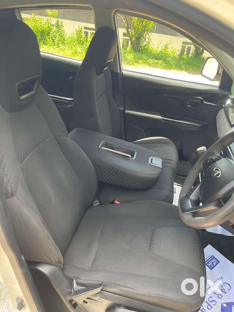 Mahindra Kuv 100 K8 5str, 2018, Petrol