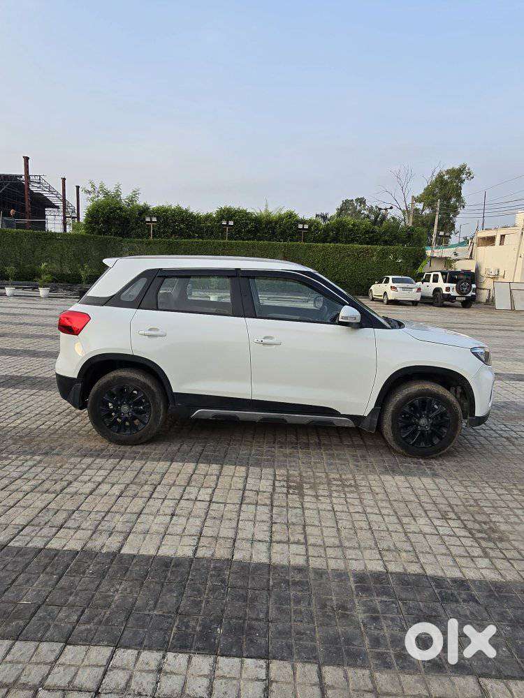 Maruti Suzuki Brezza 1.5 Zxi Smart Hybrid, 2020, Petrol