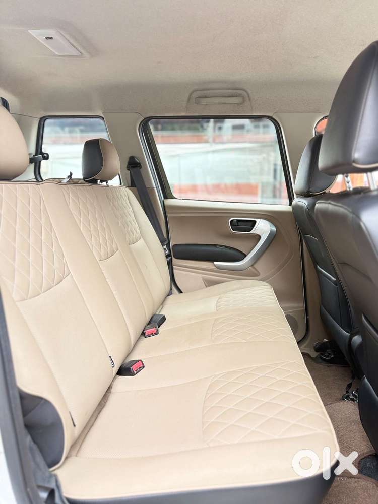 Mahindra Tuv 300 T10 Opt, 2018, Diesel