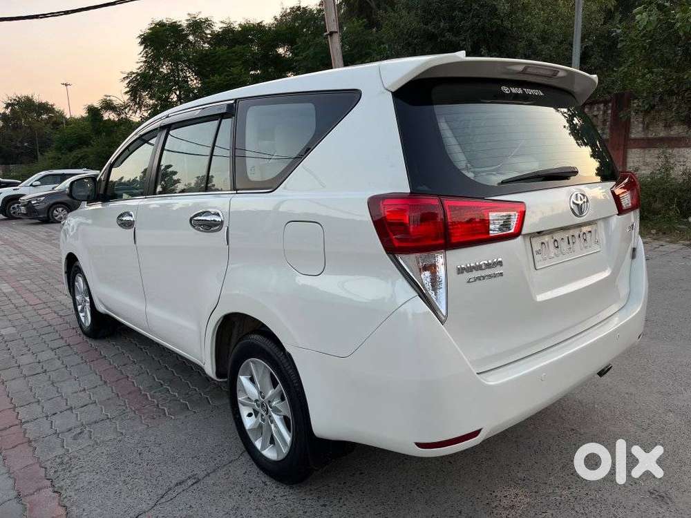 Toyota Innova Crysta 2.7v Mt, 2017, Petrol