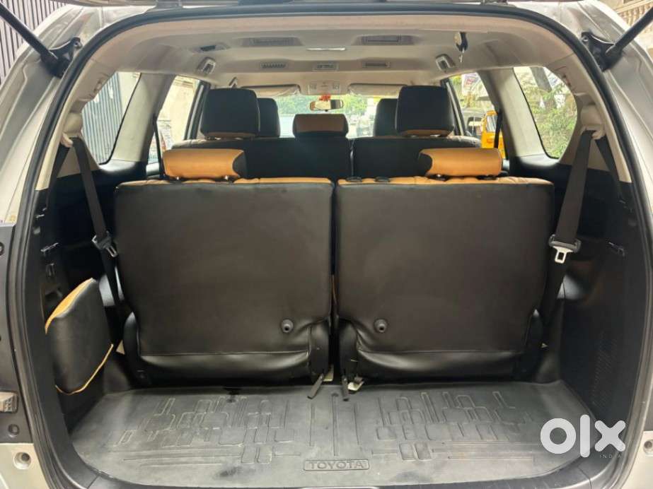 Toyota Innova Crysta 2.4 G Plus Mt 8 Str, 2024, Diesel