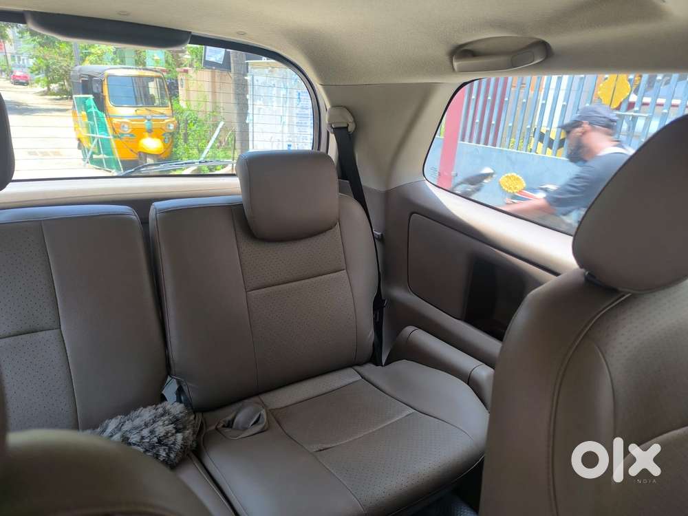 Toyota Innova 2.5 G (diesel) 8 Seater Bs Iv, 2016, Diesel