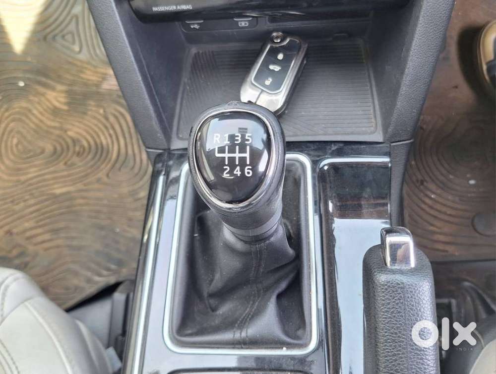 Mahindra Xuv700 2.0 Ax 7 Petrol Mt Str, 2022, Petrol