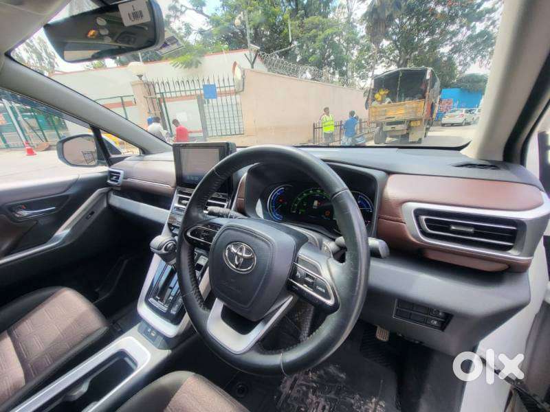 Toyota Innova Hycross 2.0 Vx Hybrid 7 Str, 2023, Petrol