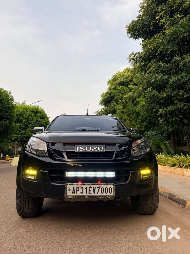 2019 Isuzu D-max V-cross 4x4  68,500 Km  Single Owner