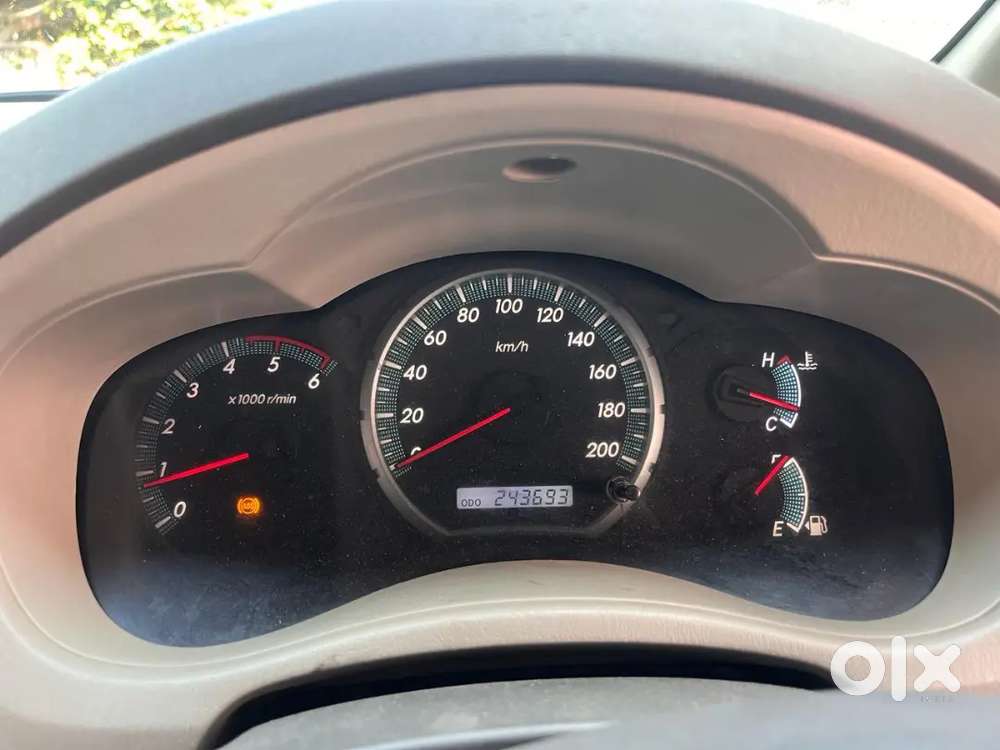 Toyota Innova V 2012