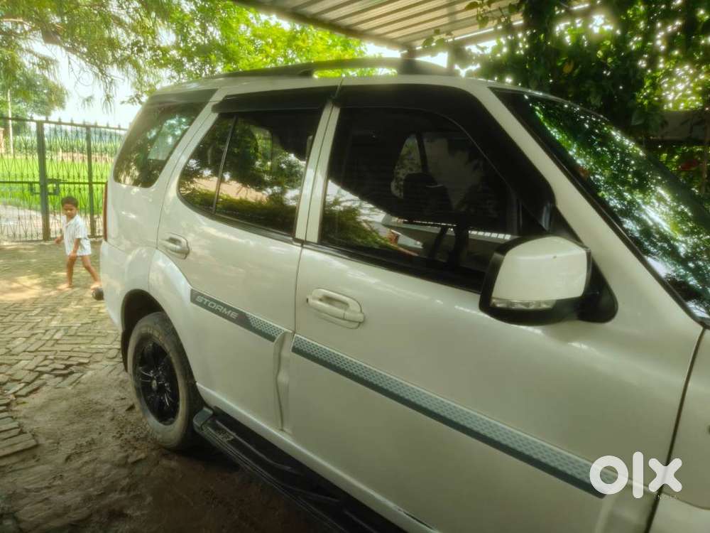 Tata Safari Strome In Good Condition