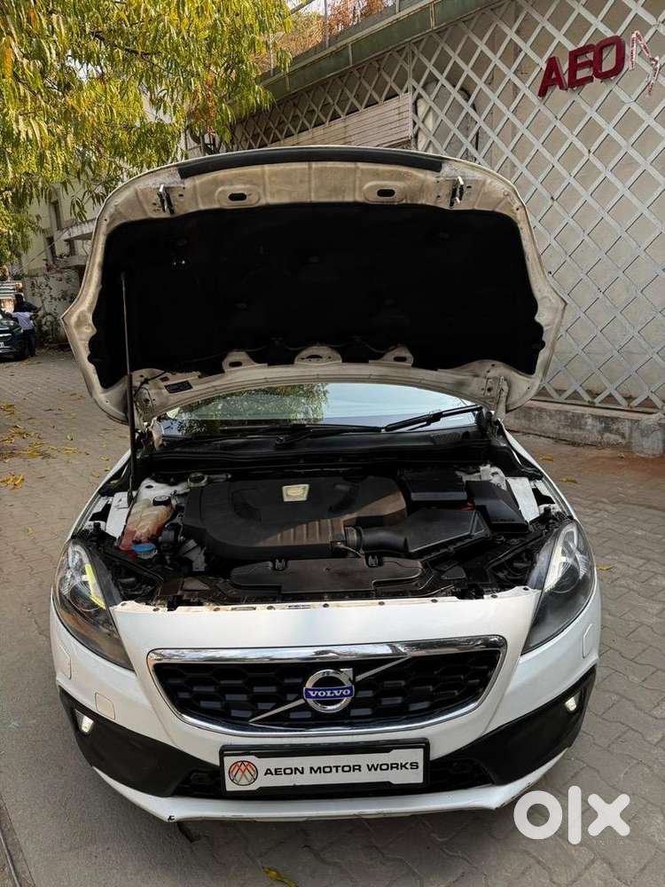 Volvo V40 Cross Country 2015 Diesel In Good Condition