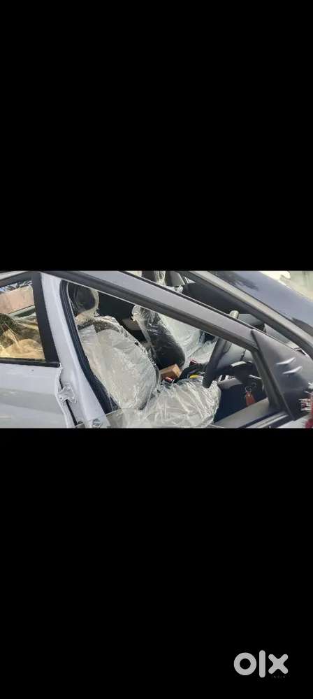 Hyundai Venue E Plus Sunroof 2025 Petrol 9800 Km Driven