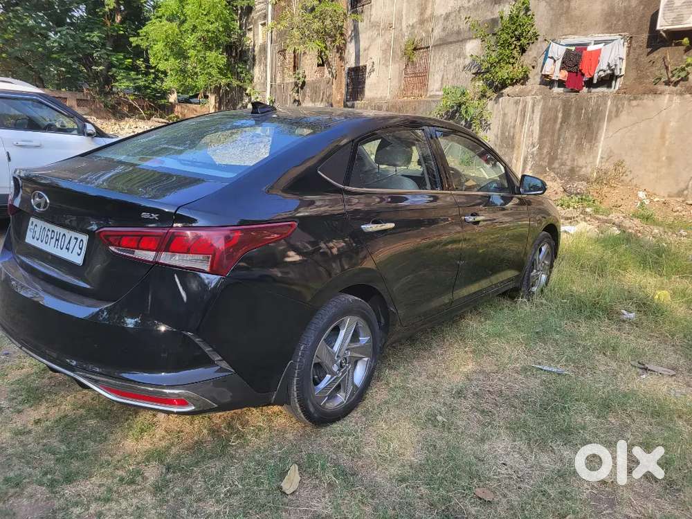 Hyundai Verna 1.5 Mpi Sx (phantom Black)