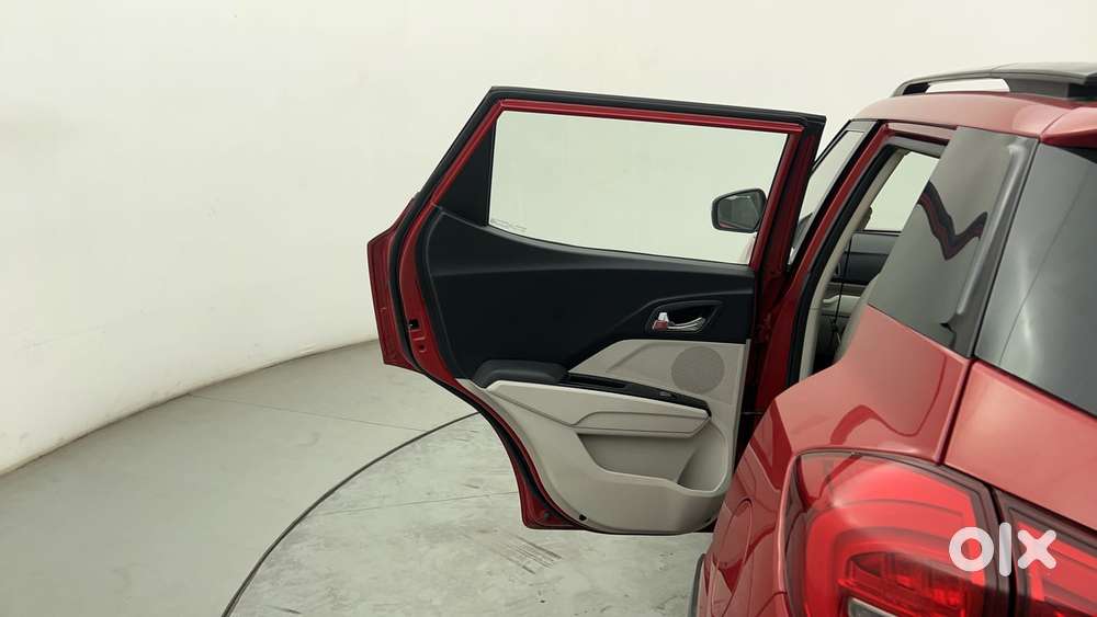 Mahindra Xuv300 1.2 W8 (o) Amt Petrol, 2022, Petrol