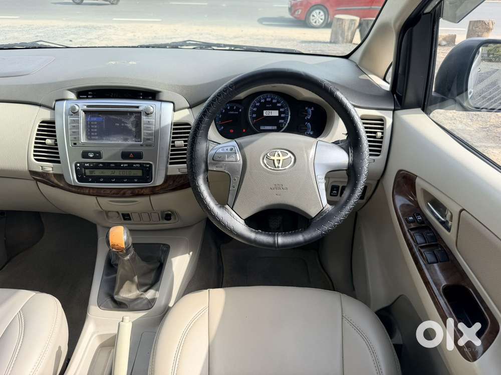 Toyota Innova 2.5 V 8 Str, 2014, Diesel