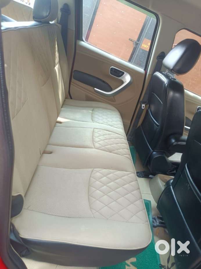 Mahindra Tuv 300 T10 Amt Dual Tone, 2018, Diesel