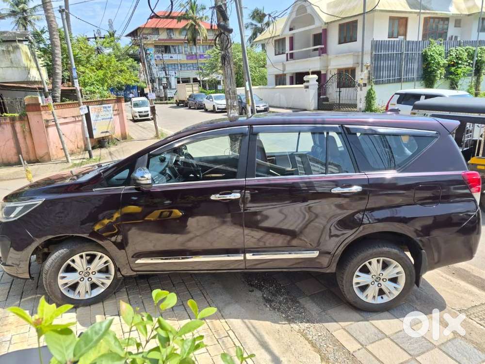 Innova Crysta 2.8z