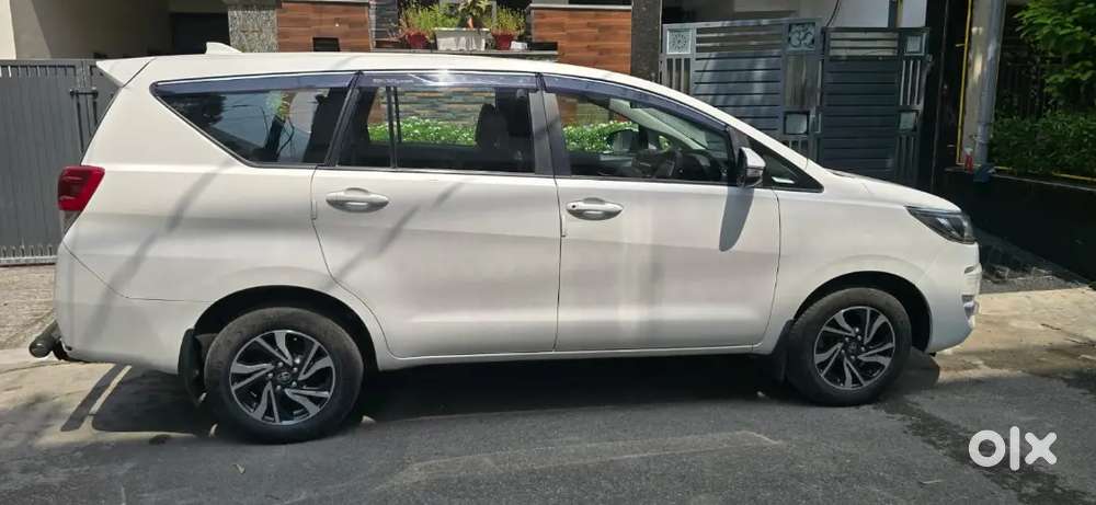 Toyota Innova Crysta 2025
