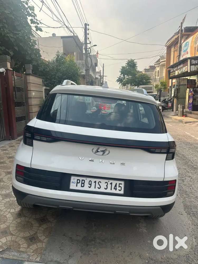 Hyundai Venue 2023 Diesel Well Maintained